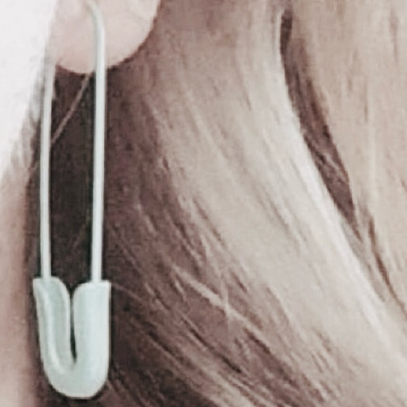 “Pastel Safety Pin” Green Diaper Pin Fastener Punk Kawaii Goth Punk Loop Earring - Picture 4 of 8